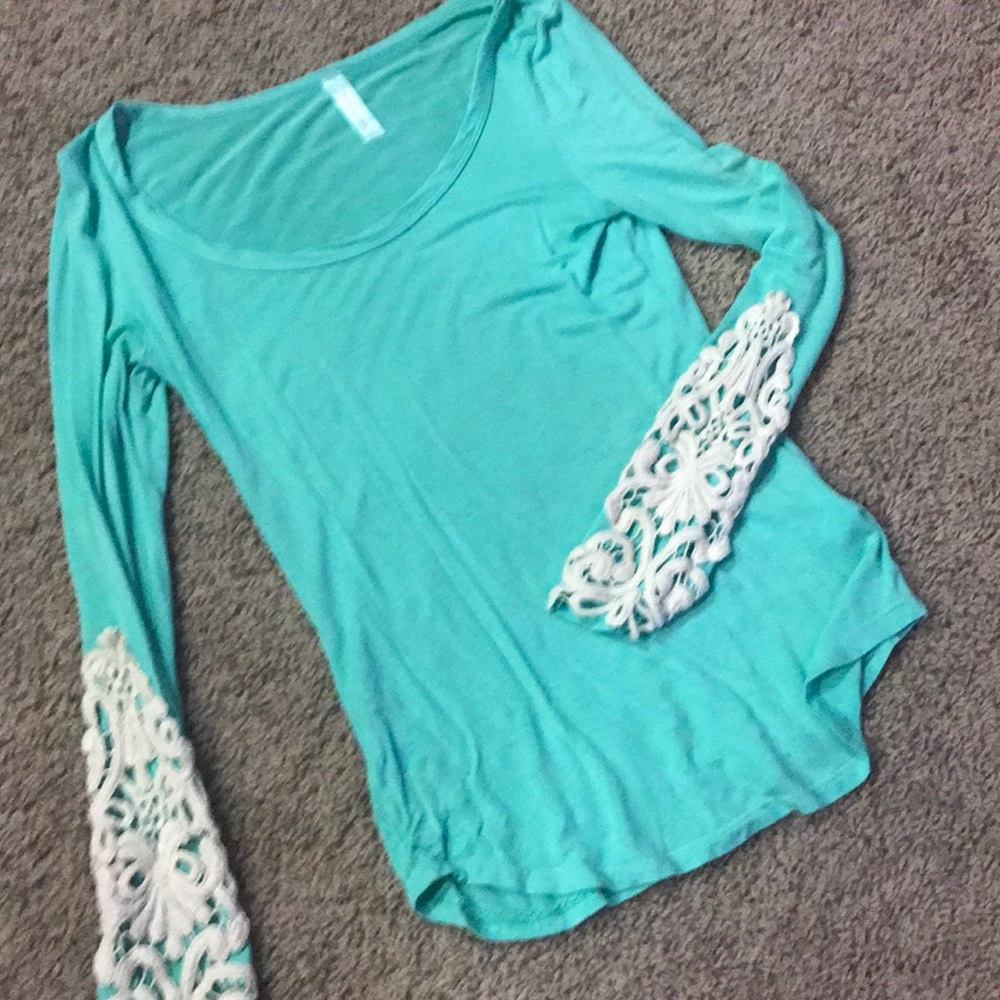 Lightweight long sleeve shirt with lace detail